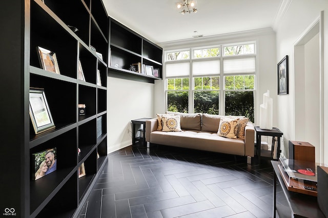 living area with crown molding, a chandelier, and baseboards