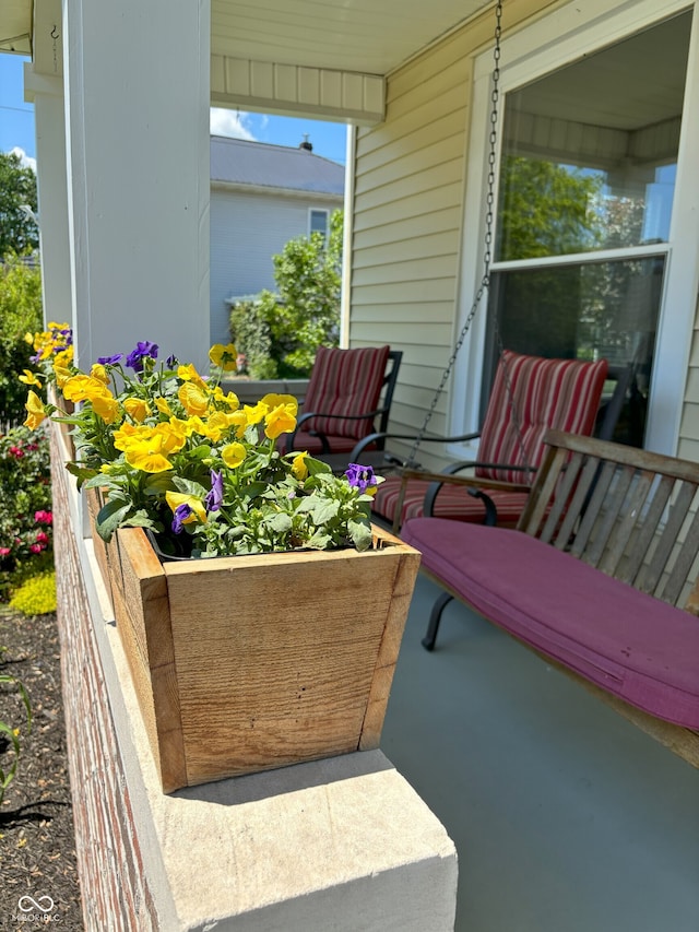 balcony featuring covered porch