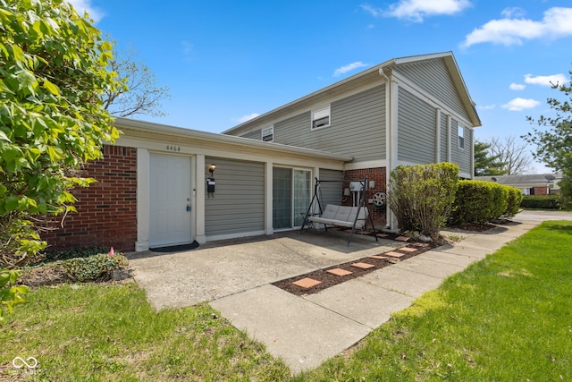 4464 Four Seasons Cir, Indianapolis, IN 46226 - rear view of house featuring brick siding, a yard, and a patio