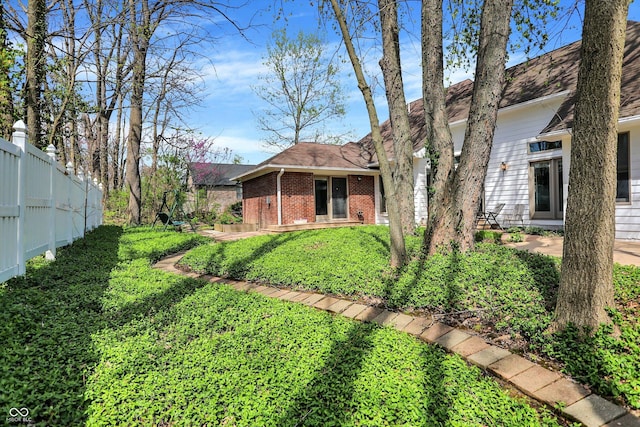 424 Orchard Blvd, Danville, IN 46122 - view of yard with fence