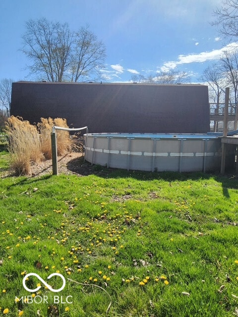 view of yard featuring an outdoor pool