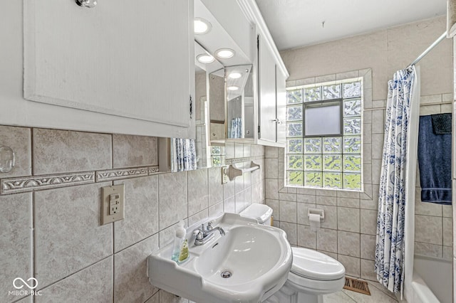 5747 Allisonville Rd, Indianapolis, IN 46220 - full bath with a sink, visible vents, toilet, tile walls, and tile patterned flooring