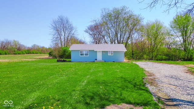 view of front facade with a front yard
