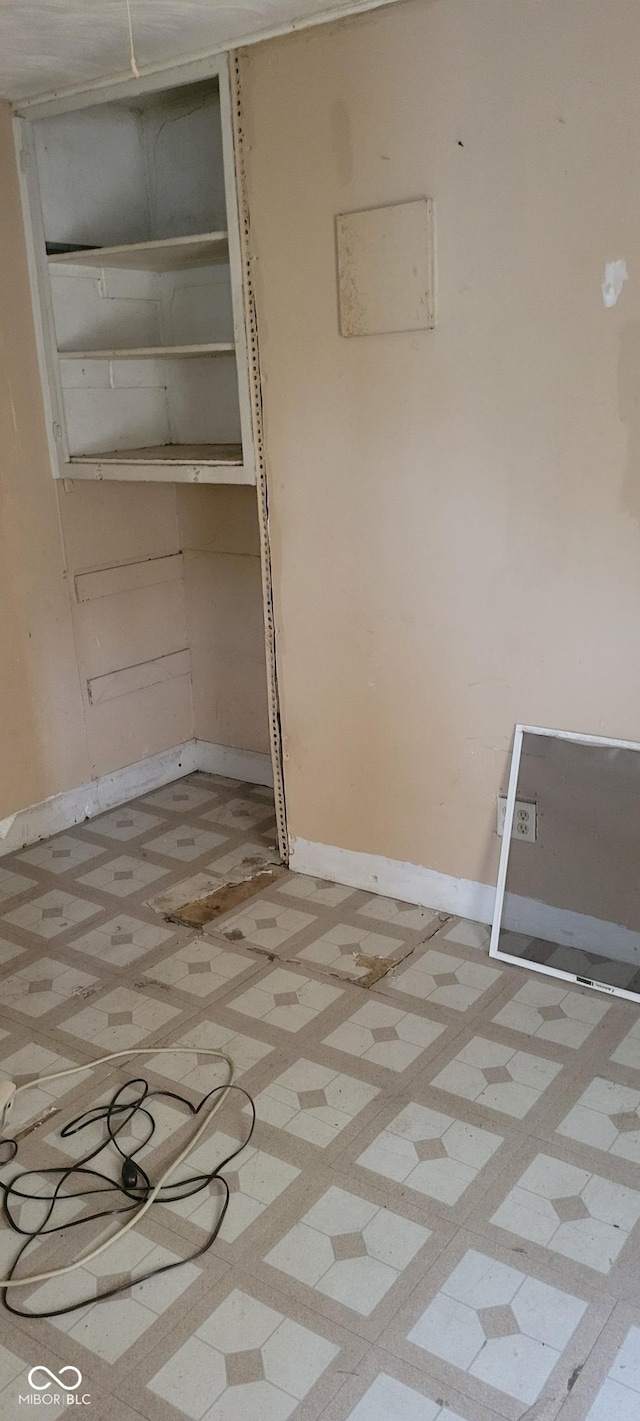 1916 E Maryland St, Indianapolis, IN 46201 - interior space featuring baseboards