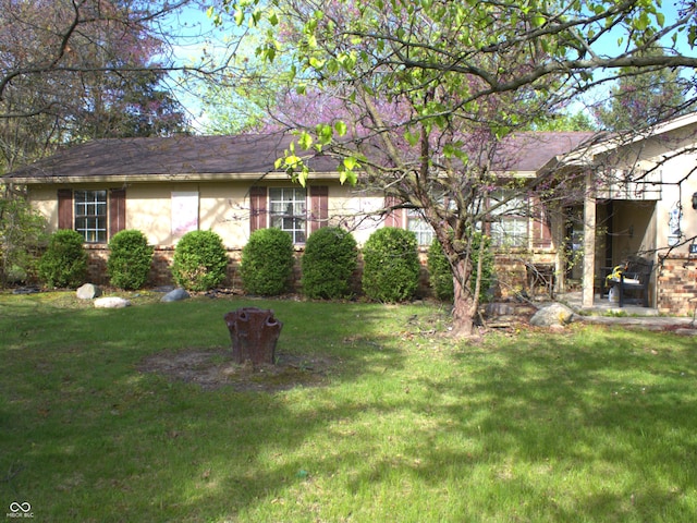 exterior space featuring stucco siding and a front yard