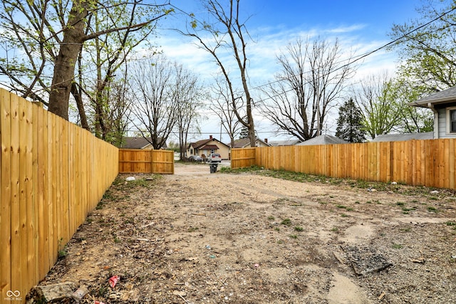 734 N Bradley Ave, Indianapolis, IN 46201 - view of yard with fence