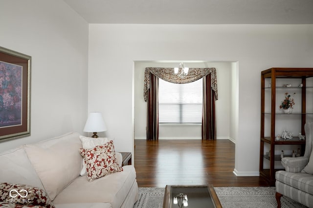 living area with an inviting chandelier, wood finished floors, and baseboards