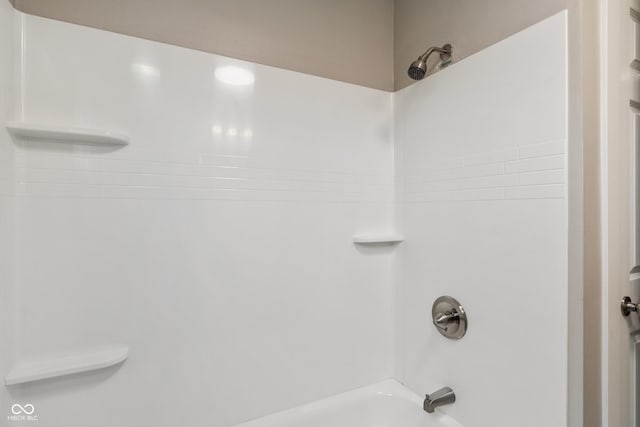 2935 Highland Pl, Indianapolis, IN 46208 - bathroom with shower / washtub combination
