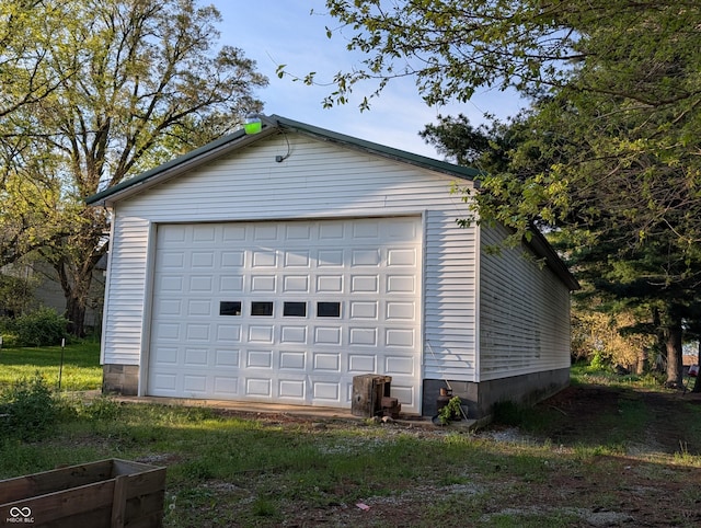 view of detached garage