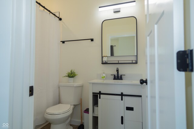2302 Prospect St, Indianapolis, IN 46203 - full bathroom featuring a shower with shower curtain, toilet, and vanity
