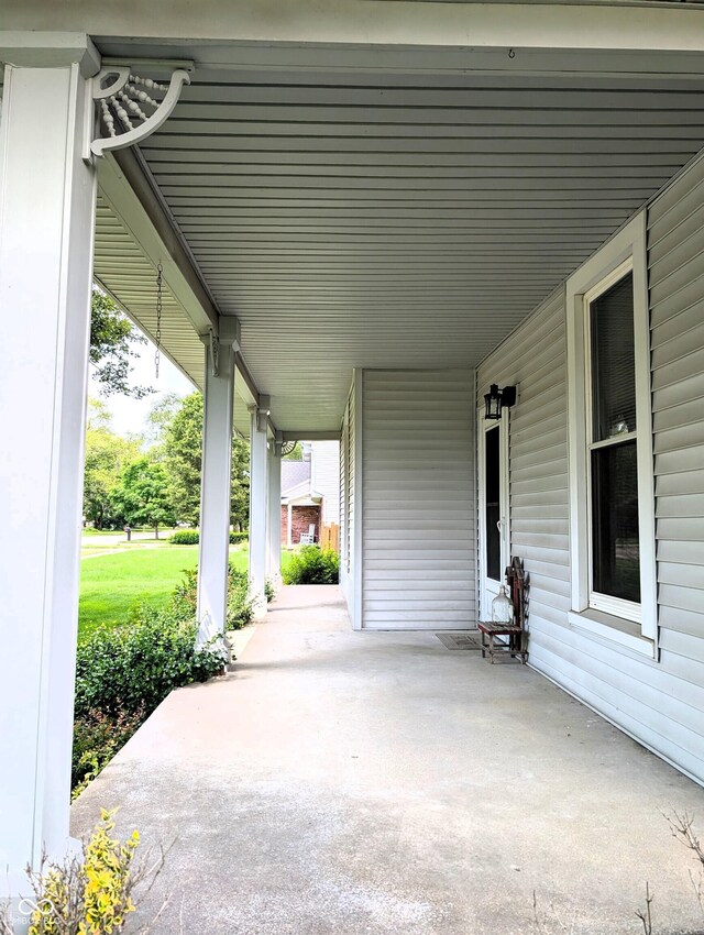 4335 River Rd, Columbus, IN 47203 - view of patio / terrace