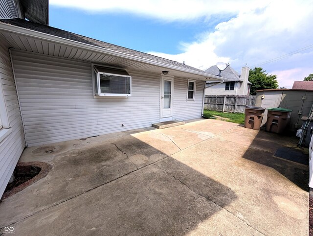 4335 River Rd, Columbus, IN 47203 - view of patio / terrace