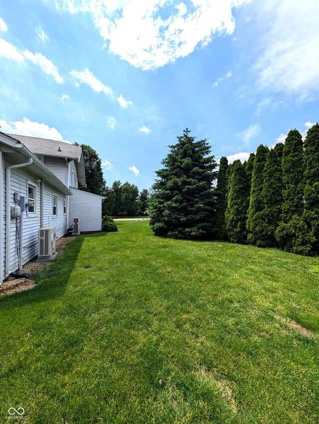 4335 River Rd, Columbus, IN 47203 - view of green lawn featuring central AC