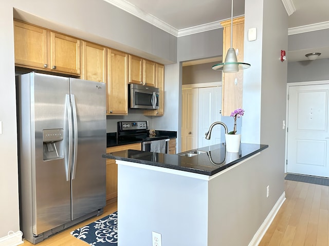 kitchen featuring appliances with stainless steel finishes, dark countertops, a sink, a peninsula, and crown molding