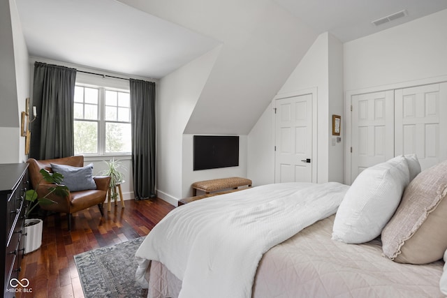 8551 E 300 S, Zionsville, IN 46077 - bedroom with lofted ceiling, visible vents, a closet, and hardwood / wood-style flooring