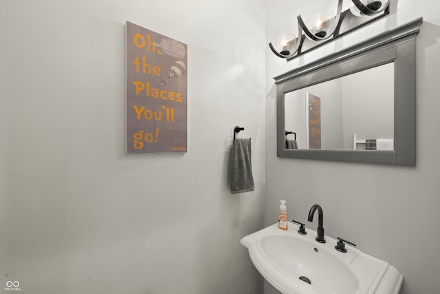 bathroom featuring a sink