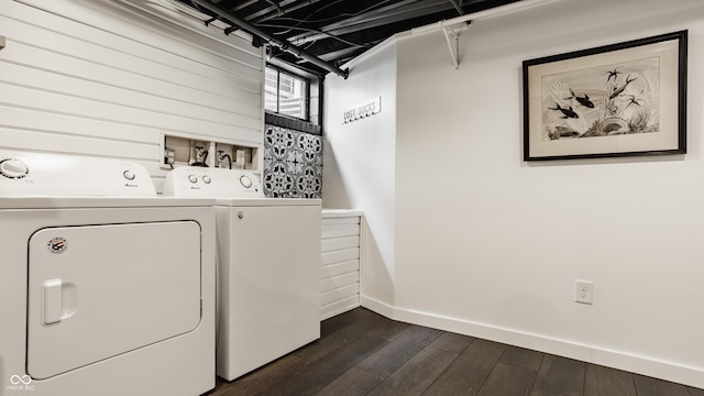 654 E 79th St, Indianapolis, IN 46240 - laundry room with washing machine and clothes dryer, baseboards, and dark wood finished floors