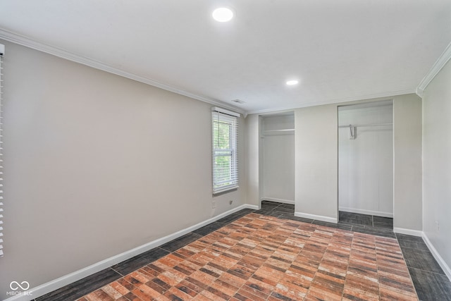 unfurnished bedroom featuring crown molding, recessed lighting, and baseboards