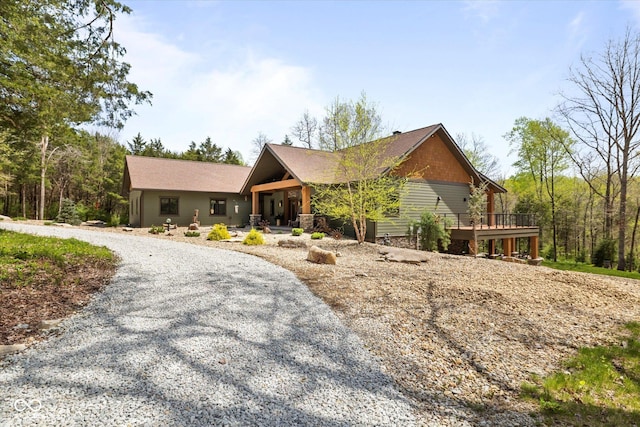 view of front of property with driveway