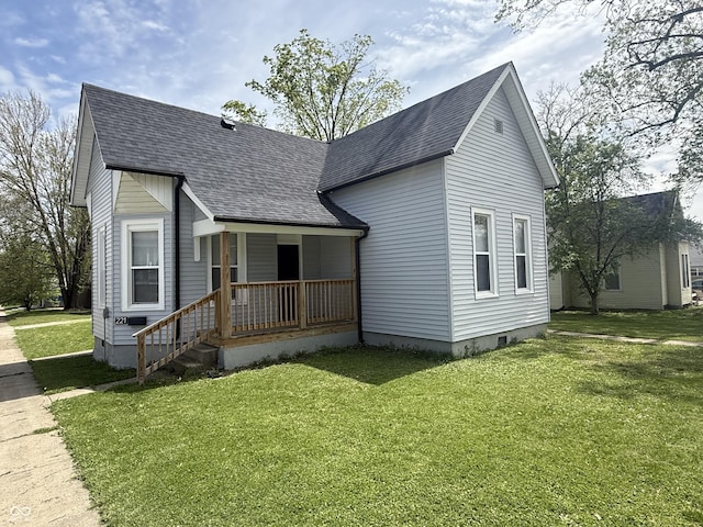 bungalow-style home featuring a porch, a front yard, and a shingled roof