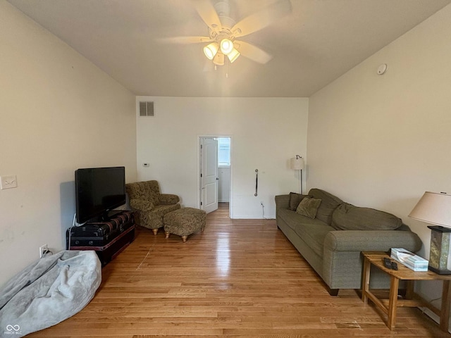living area with visible vents, light wood-style floors, and ceiling fan