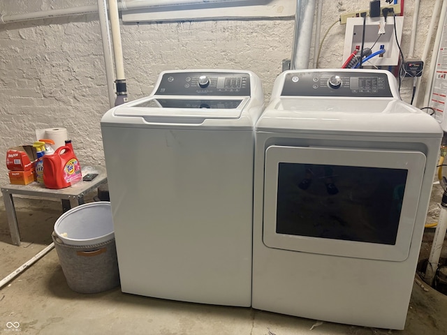 washroom with laundry area and washing machine and clothes dryer