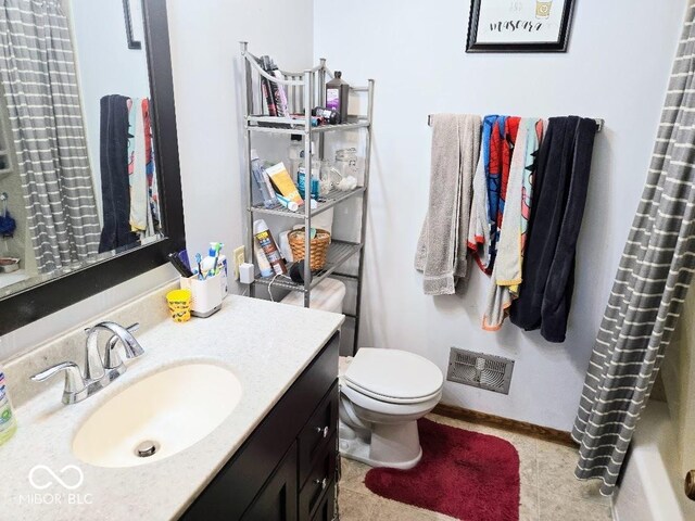 8230 E 11th St, Indianapolis, IN 46219 - bathroom featuring visible vents, toilet, vanity, and a shower with curtain