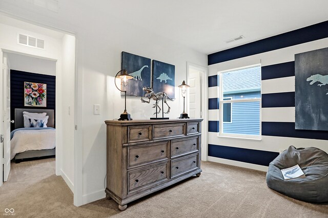 living area featuring light carpet, visible vents, and baseboards