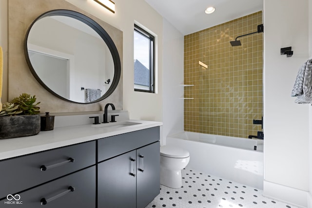 1333 Chatham Rdg Ct, Westfield, IN 46074 - full bathroom with vanity, recessed lighting, toilet, and shower / washtub combination