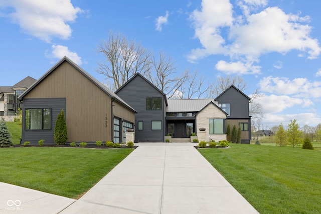 1333 Chatham Rdg Ct, Westfield, IN 46074 - view of front facade with driveway and a front yard