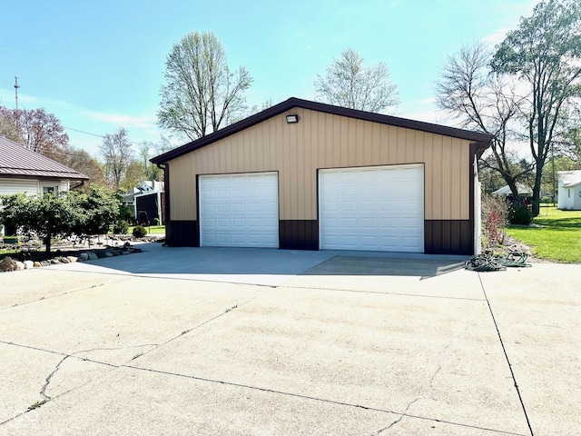 view of detached garage