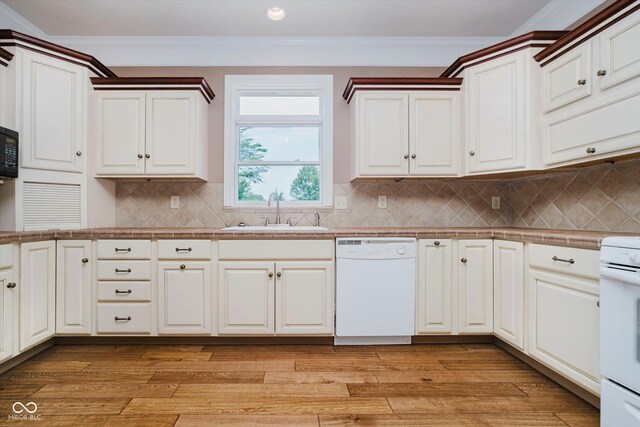 6345 Canak Dr, Avon, IN 46123 - kitchen featuring dishwasher, a sink, recessed lighting, stove, and ornamental molding