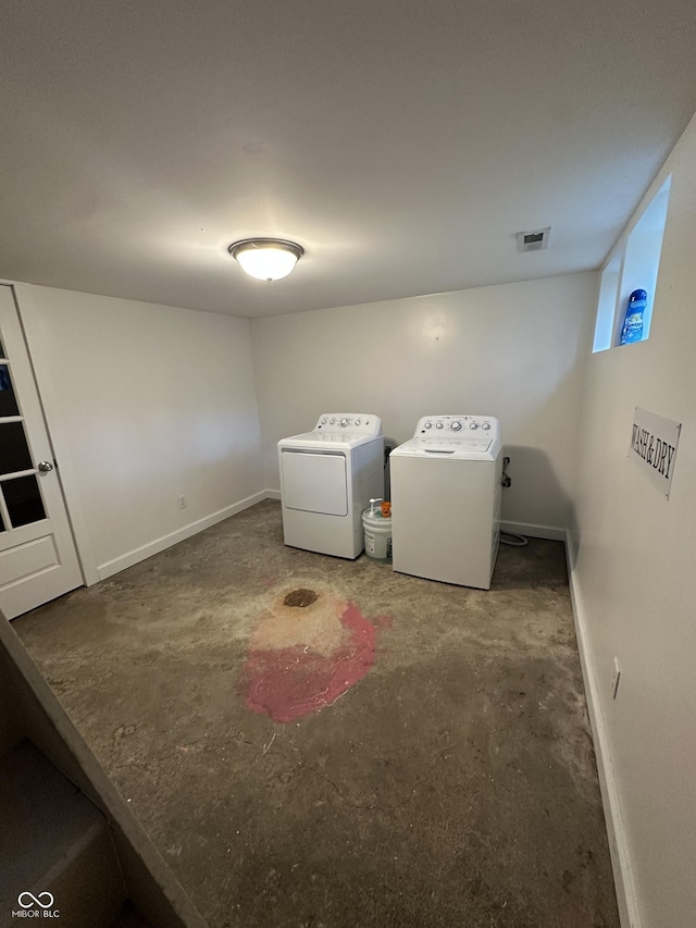532 S 6th St, Clinton, IN 47842 - laundry room with washer and clothes dryer and baseboards