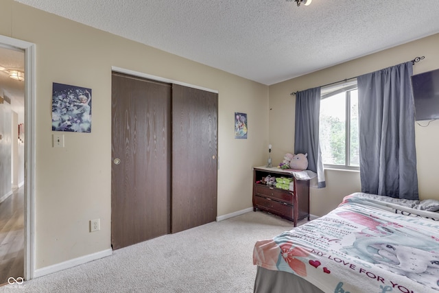 5335 Honey Comb Ln, Indianapolis, IN 46221 - carpeted bedroom featuring a textured ceiling, a closet, and baseboards