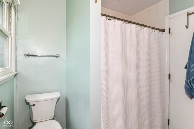 7140 Avalon Trail Dr, Indianapolis, IN 46250 - bathroom with toilet and a shower with curtain