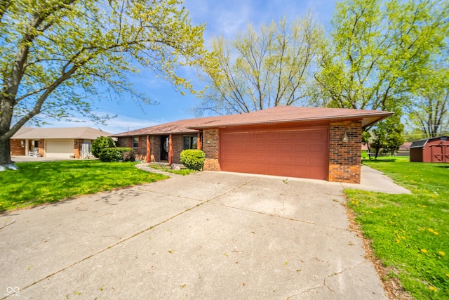 1908 Roundhill Dr, Anderson, IN 46013 - single story home featuring brick siding, a garage, driveway, and a front yard