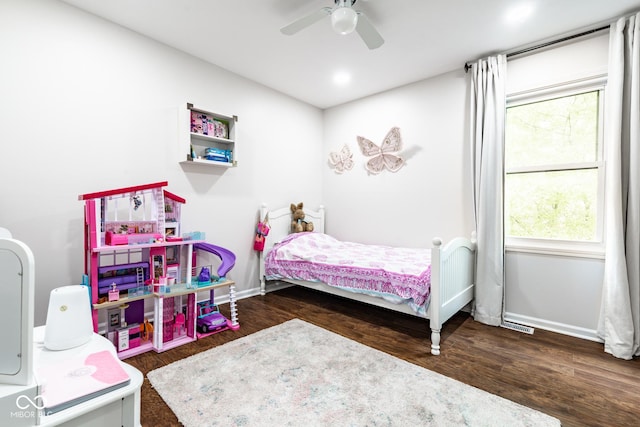 bedroom featuring wood finished floors, baseboards, a ceiling fan, and recessed lighting