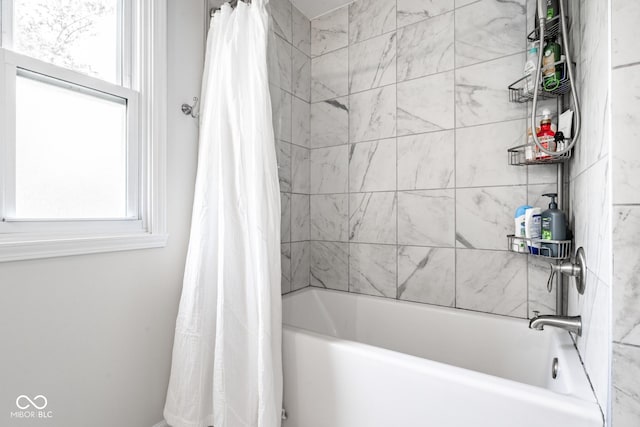 bathroom featuring plenty of natural light and shower / tub combo