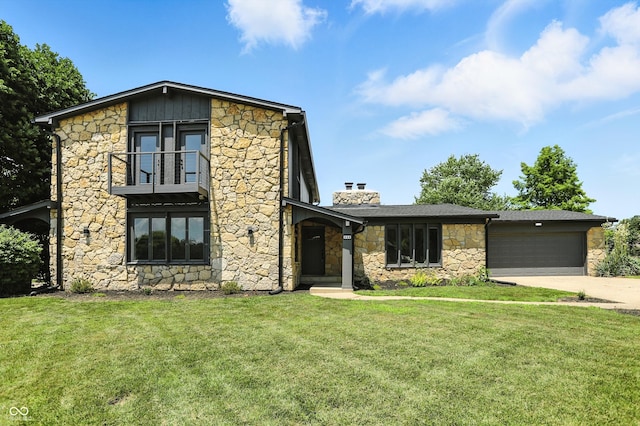 660 Sun Valley Ct, Indianapolis, IN 46217 - view of front of house featuring stone siding and a front lawn