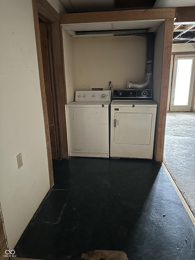 10770 W 650 S, Columbus, IN 47201 - laundry room featuring laundry area and washing machine and clothes dryer