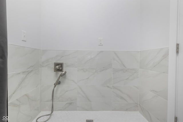 2226 Central Ave, Indianapolis, IN 46205 - details with a tile shower