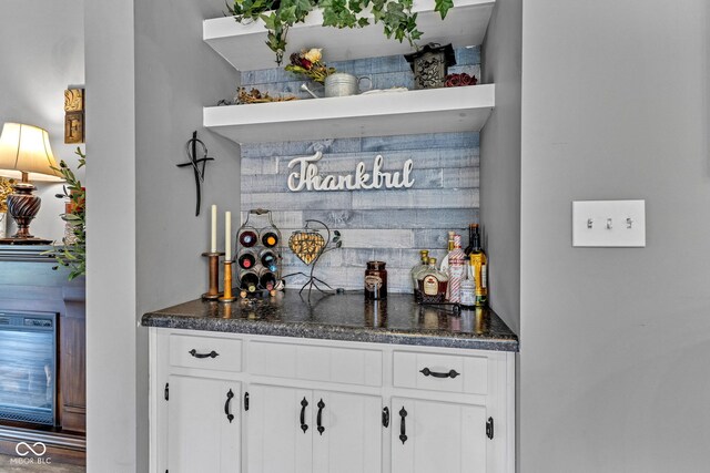 4809 Ozark Ln, Indianapolis, IN 46239 - bar with a bar