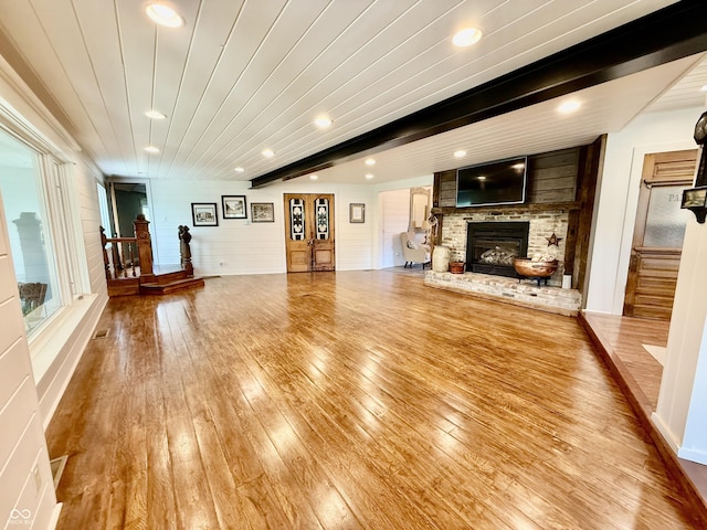 living area featuring hardwood / wood-style floors, recessed lighting, and a fireplace