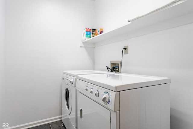 laundry area with washing machine and clothes dryer, laundry area, and baseboards