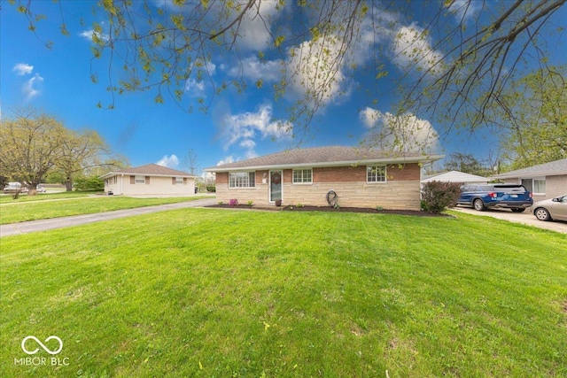 view of front of house featuring a front lawn, driveway, and brick siding
