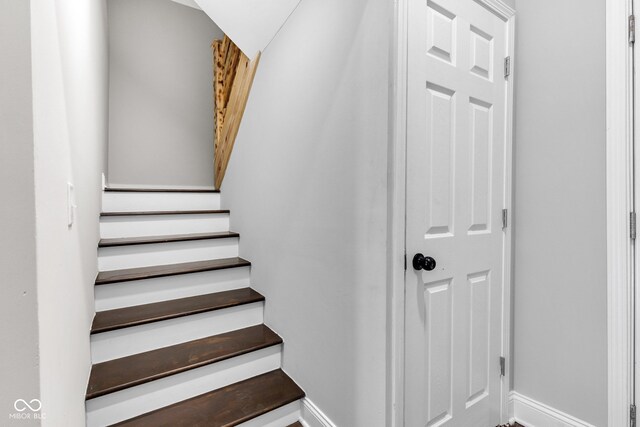 257 N Tacoma Ave, Indianapolis, IN 46201 - stairway with baseboards