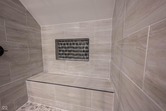 room details featuring a tile shower