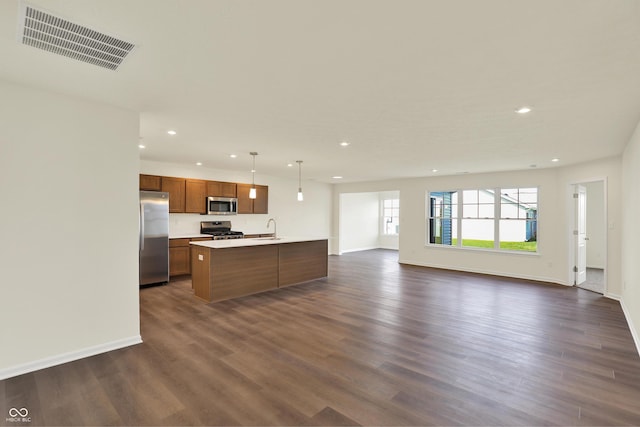 110 Maxim Ct, Cumberland, IN 46229 - kitchen featuring stainless steel appliances, open floor plan, visible vents, and recessed lighting