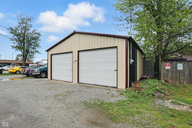 842 Miller Ave, Shelbyville, IN 46176 - detached garage with fence