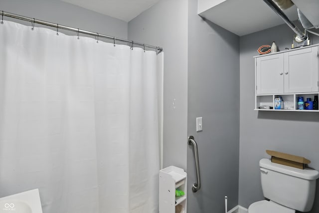 842 Miller Ave, Shelbyville, IN 46176 - full bath with toilet and curtained shower